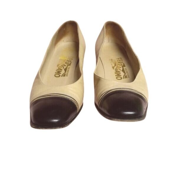Ferragamo 8.5 A Beige Black Leather Cap Toe Pumps Mid Heel Womens Shoes Vintage - Picture 2 of 8